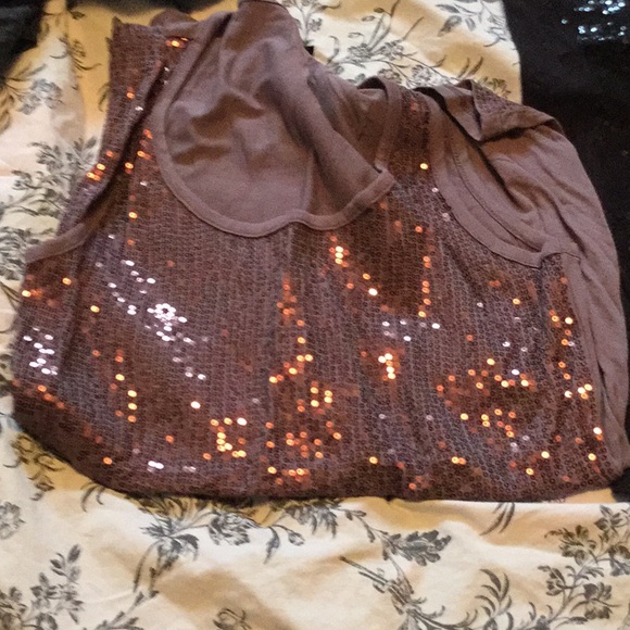 Sequin tank tops - Picture 2 of 3